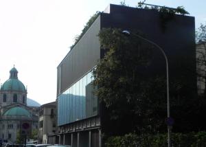 Edificio commerciale e residenziale in via Pessina 3, Como (CO) - fotografia di Servi, Maria Beatrice (2014)