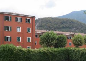 Case per operai della Ditta Fiocchi, Lecco (LC) - fotografia di Boriani, Maurizio (2014)