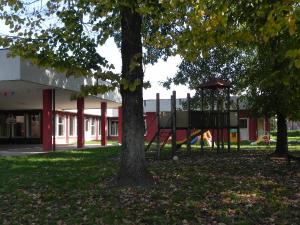 Scuola materna Ducatona, Casalpusterlengo (LO) - fotografia di Servi, Maria Beatrice (2015)