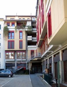 Condominio per abitazioni, uffici e negozi in via Sauro 29, Sondrio (SO) - fotografia di Boriani, Maurizio (2015)