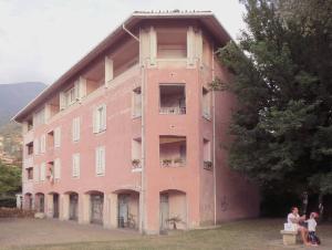 Condominio dei giardini in Puncia, Bellano (LC) - fotografia di Premoli, Fulvia (2015)