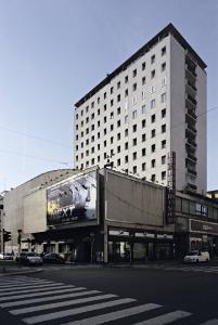 L'edificio visto da corso Buenos Aires - fotografia di Introini, Marco (2008)