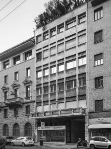 Edificio per abitazioni e uffici in via Broletto 37, Milano (MI) - fotografia di Introini, Marco (2015)