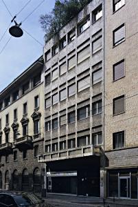 La facciata principale, rivolta verso via Broletto - fotografia di Introini, Marco (2008)