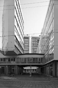 Complesso per abitazioni, negozi e uffici in corso Italia 13, Milano (MI) - fotografia di Introini, Marco (2011)