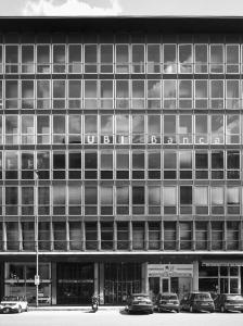 Edifici per uffici e negozi in corso Europa 10, Milano (MI) - fotografia di Introini, Marco (2015)