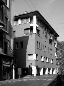 Scorcio su via Pontaccio angolo via Solferino - fotografia di Sartori, Alessandro (2011)