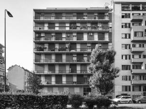 La facciata su viale Beatrice d'Este - fotografia di Introini, Marco (2015)