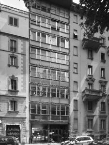 L'edificio visto da via Cimarosa - fotografia di Introini, Marco (2015)