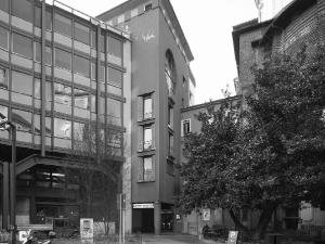 L'edificio visto da via Catena - fotografia di Introini, Marco (2015)