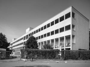L'edificio di Rossi fotografato dalla strada - fotografia di Introini, Marco (2013)