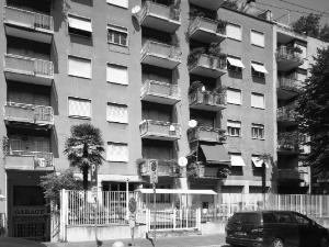 Edificio in via Gherardini 6, Milano (MI) - fotografia di Introini, Marco (2015)