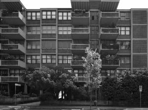 Condominio in via Partigiani 5, Bergamo (BG) - fotografia di Introini, Marco (2015)