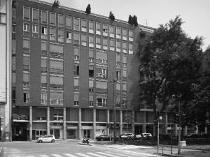 L'edificio visto da via Legnano - fotografia di Introini, Marco (2015)