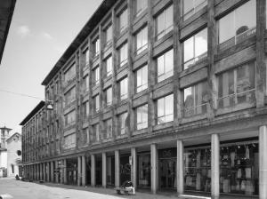 Il fronte su via Marconi, con la visuale prospettica puntata verso la basilica di San Vittore Martire - fotografia di Introini, Marco (2015)
