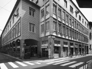 Edificio in via Falcone, Milano (MI) - fotografia di Introini, Marco (2015)