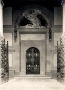 Veduta architettonica - padiglione espositivo dell'Italia all'Esposizione delle Arti Decorative - Parigi 1925 - facciata - particolare - portone d'ingresso