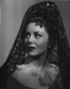 Fotografia del film "La danza del fuoco" - Regia Giorgio Simonelli 1942 - L'attrice Paola Barbara in primo piano.