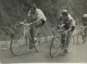 Ciclismo - Fausto Coppi - 36° Giro d'Italia - Tappa Bordighera-Torino - In azione con Guido De Santi sul Colle di Nava