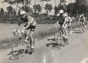 Ciclismo - Raphael Géminiani - 41° Giro d'Italia - Tappa Milano-Varese - In azione seguito da Louison Bobet