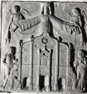 Stemma della Fabbrica del Duomo di Milano con Madonna, angeli, aanti e la facciata della Chiesa di S. Maria Maggiore