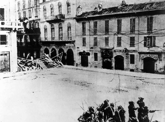Comerio Luca - Moti del 1898: barricate e gruppo di bersaglieri.