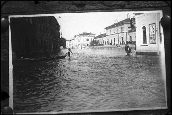 Anonimo, Mantova - Alluvione - Piazza Don Leoni - Stazione ferroviaria - Via Solferino