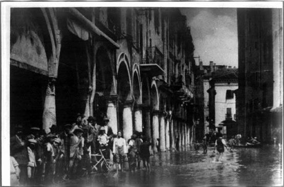 Anonimo, Mantova - Piazza delle Erbe - Portici Broletto - Alluvione