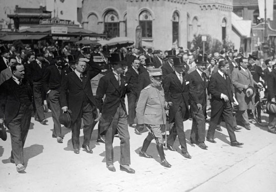 Fiera di Milano - Campionaria 1931 - Visita del Re Vittorio Emanuele III - Non identificato