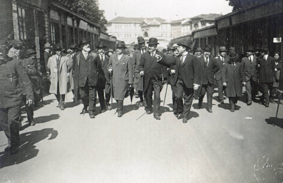 Fiera di Milano - Campionaria 1920 - Visita del sindaco di Milano Emilio Caldara e dell'onorevole Mario Cermenati - Strazza "Photo Reportage"