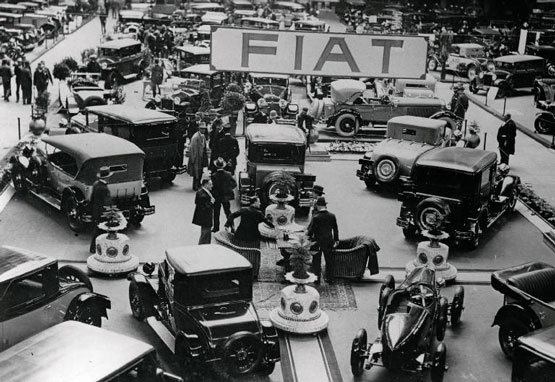 Fiera di Milano - Campionaria 1928 - Salone dell'automobile nel palazzo dello sport - Non identificato