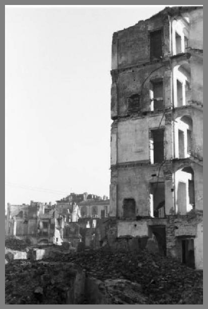 Milano, piazza Vetra, 1945 