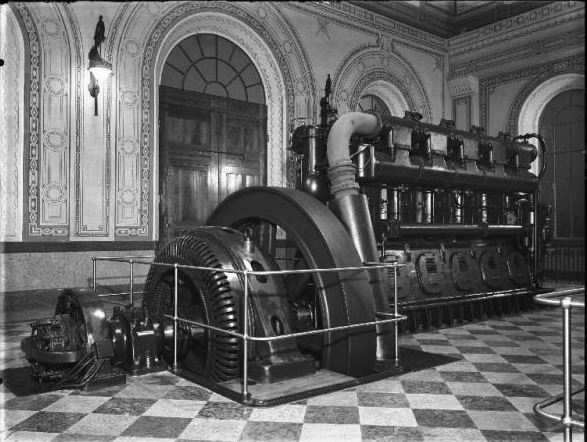 Stabilimento idrovoro della Travata Centrale termoelettrica - Sala macchine - Motore diesel Foto 1926 - 1928