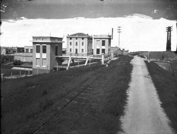 Mantova - Valletta Valsecchi - Stabilimento idrovoro - Impianto, casa del custode e del meccanico, cabina di trasformazione Foto 1926 - 1929