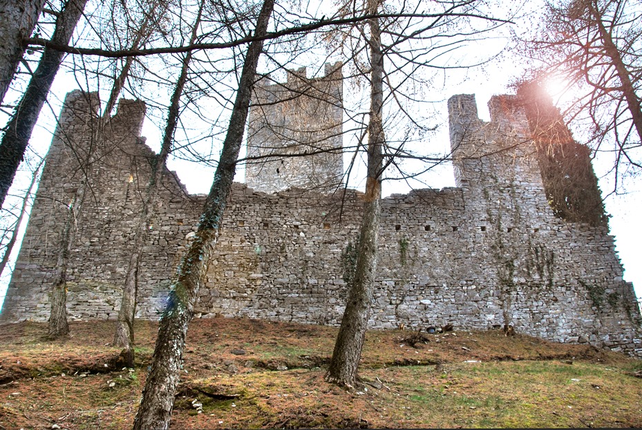 Castello di Vezio (LC) - clicca sull'immagine per la scheda