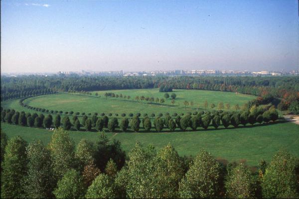 La Grande Rotonda (Gorki). Cinisello Balsamo, Parco Nord, 1997 ca. © Vincenzo Lombardo – Fondo Vincenzo Lombardo