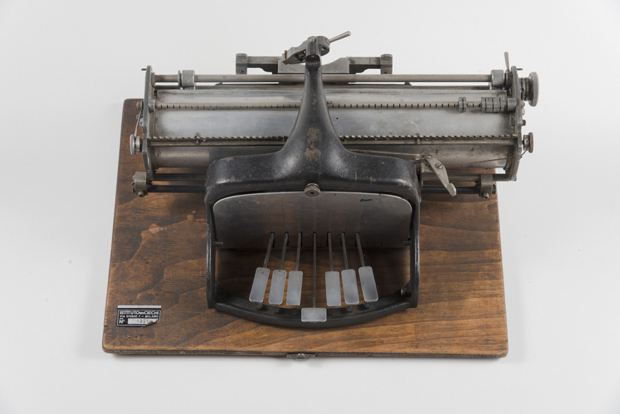 macchina per scrivere per non vedenti in braille, acquistata dal Presidente dell'Istituto dei Ciechi di Milano, Senatore Pietro Puricelli a Parigi nel 1932 