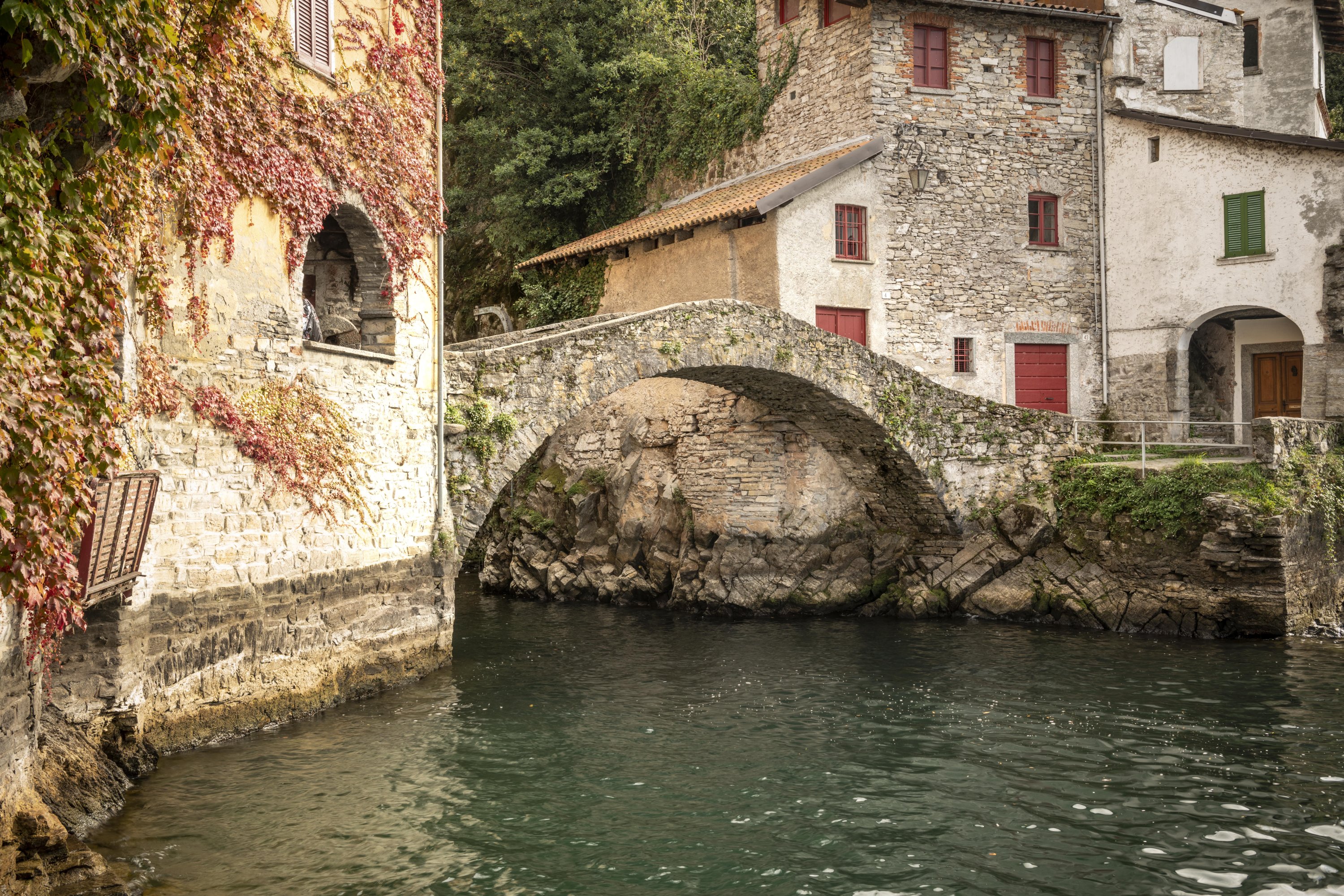 Figura 16 - Il ponte medievale della Civera a Nesso - Foto di Francesco Radino 