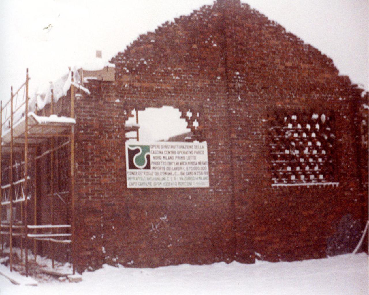 Parco Nord, Cascina Centro Parco durante i lavori di ristrutturazione, 1990-1991 © Anonimo – Archivio fotografico Parco Nord Milano