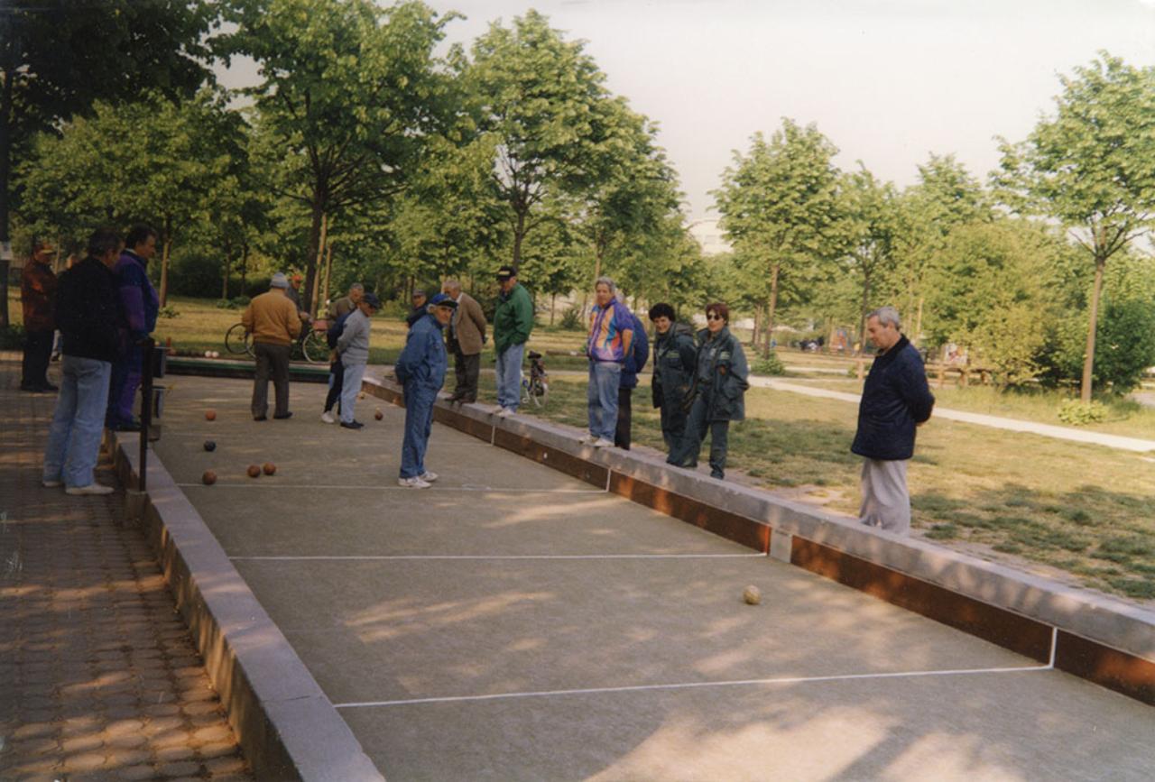Parco Nord, Palio delle bocce organizzato dalle Guardie Ecologiche Volontarie, 1997 © Anonimo - Archivio fotografico Parco Nord Milano