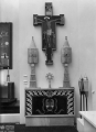 Mostra dellArte sacra, VII Triennale di Milano: reliquiari, croce lignea e mensa d'altare (AACR).