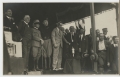 Piscina Roberto Cozzi: il re Vittorio Emanuele III con il pubblico il giorno dell'inaugurazione