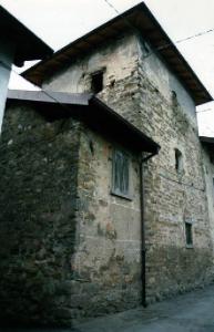 Casa con torre Via G. Donizetti