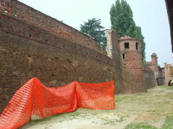 Muro di cinta del castello di Gambolò