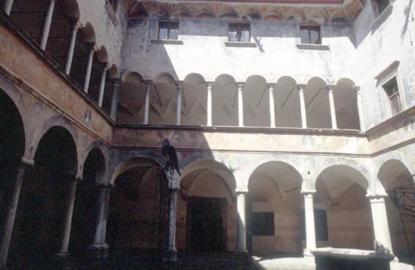 Ali sud e est di Palazzo Besta
