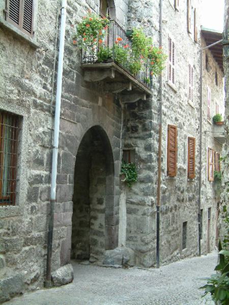 Casa Torre Via Santa Maria