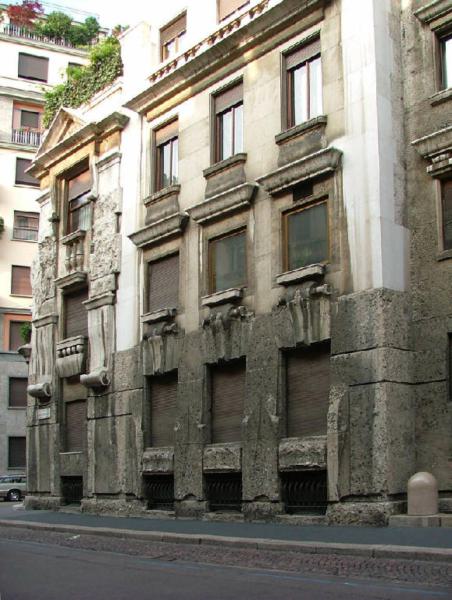 Edificio per abitazioni Via Gabrio Serbelloni 10-12