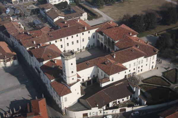 Scuderie di Palazzo Arese Borromeo