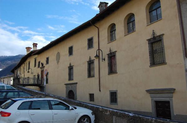 Palazzo Via P. Loverini 7