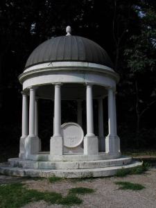 Tempio di Bacco nel Parco Villa Avogadro